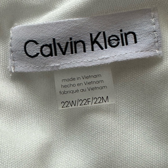 🆕Calvin Klein Ivory Petal Sleeve Dress - Picture 12 of 17